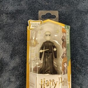 Warner Bros. Magical Minis Voldemort Figure - Black and Gold